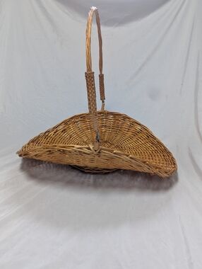 Large Vintage 23" X 19" Woven Gathering Harvest Basket With Foldable Handle
